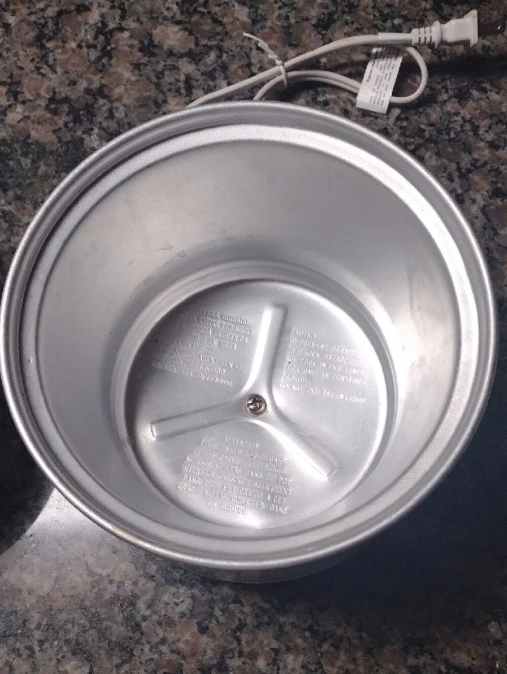Toastmaster White Slow Cooker with Glass Lid 1.5-2 Qt